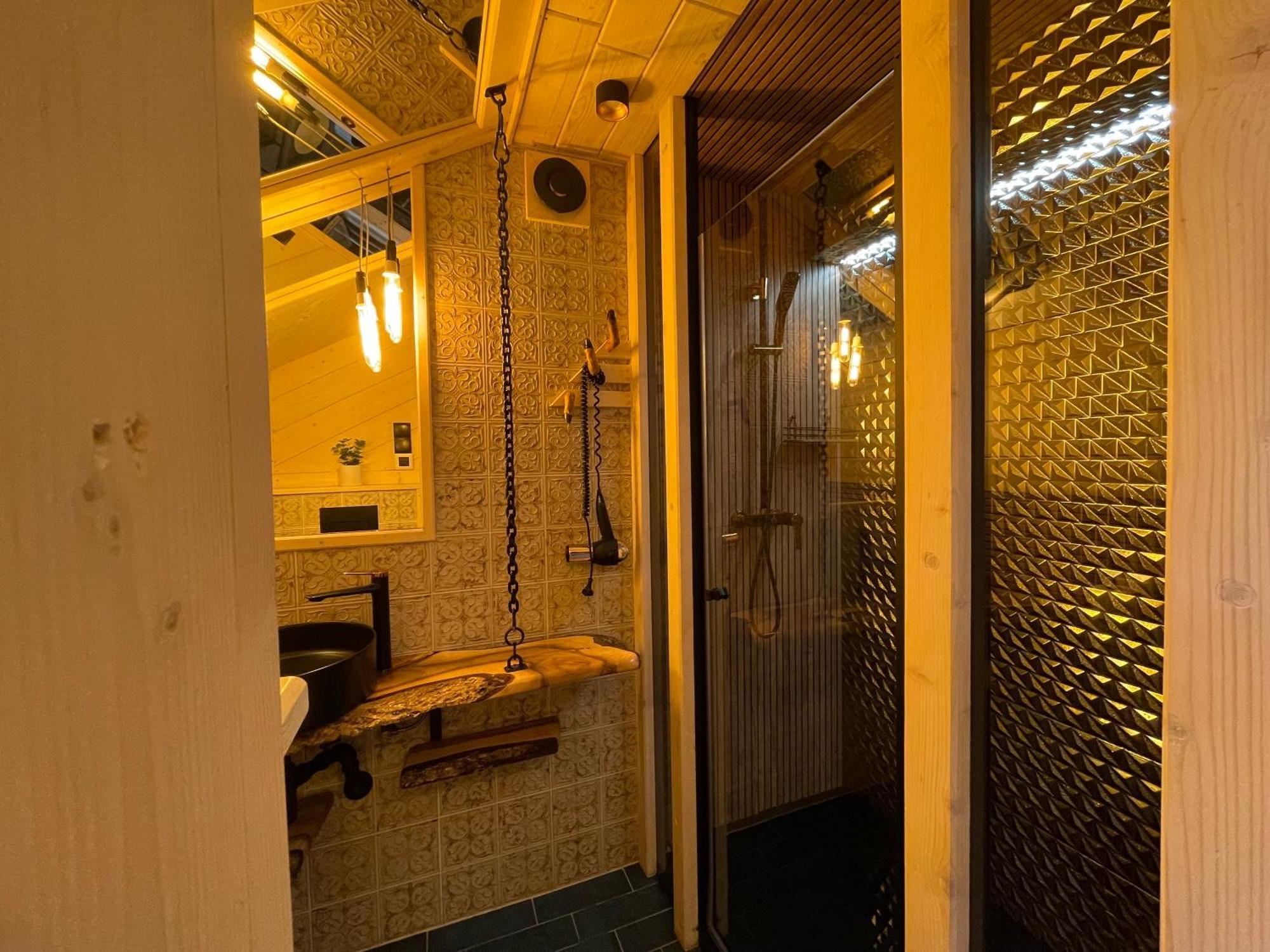 Viking Shelter With Jacuzzi Apartment