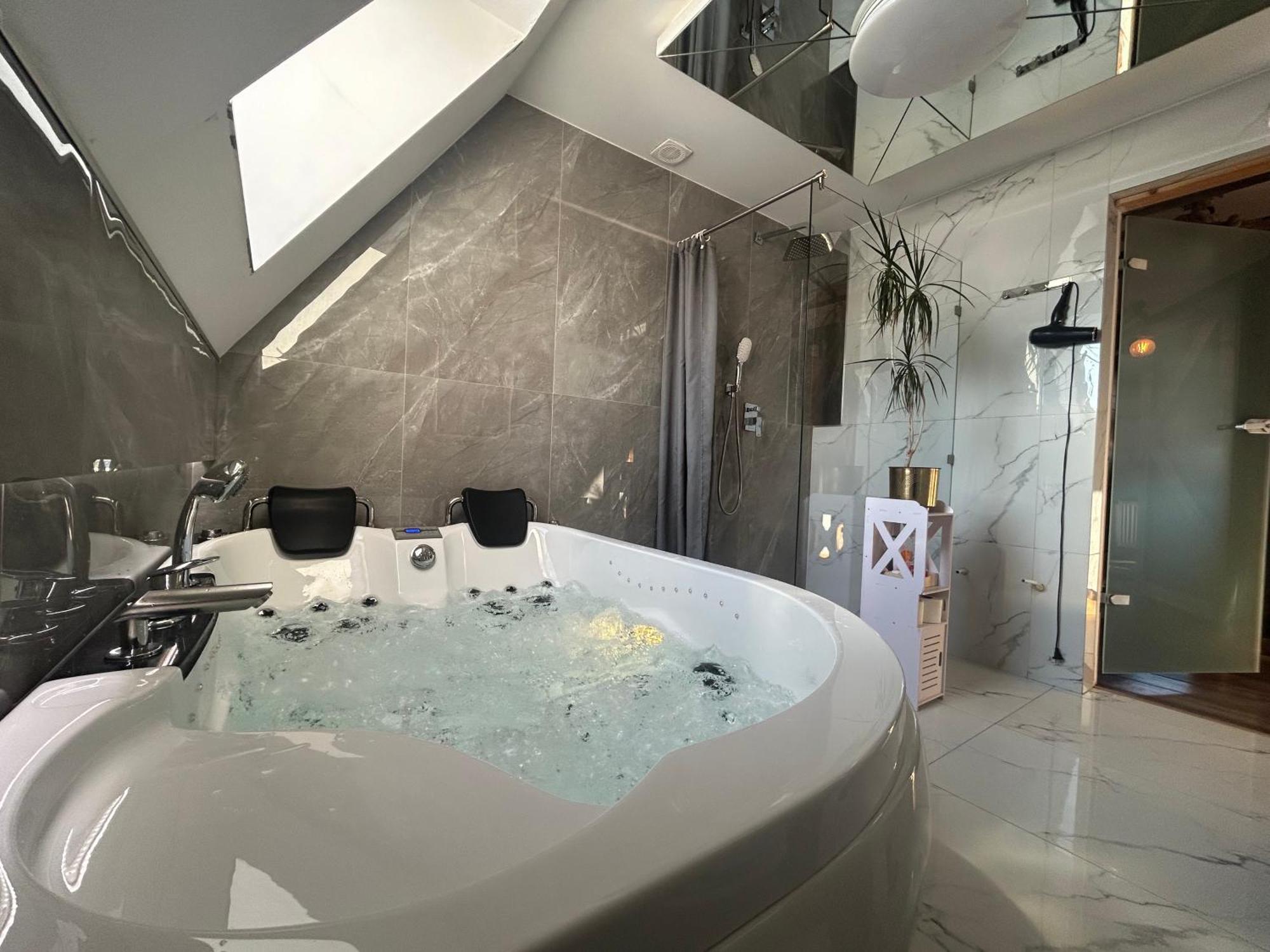 Viking Shelter With Jacuzzi Apartment